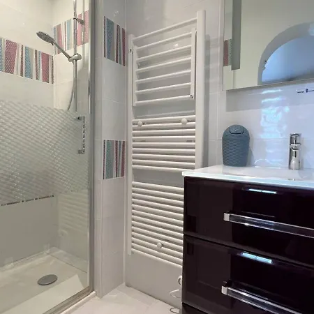 T1 Bis Avec Terrasse Et Parking, A 1km Des Thermes, Ideal Pour 2 Pers, Wi-fi, - Fr-1-495-90 Apartment